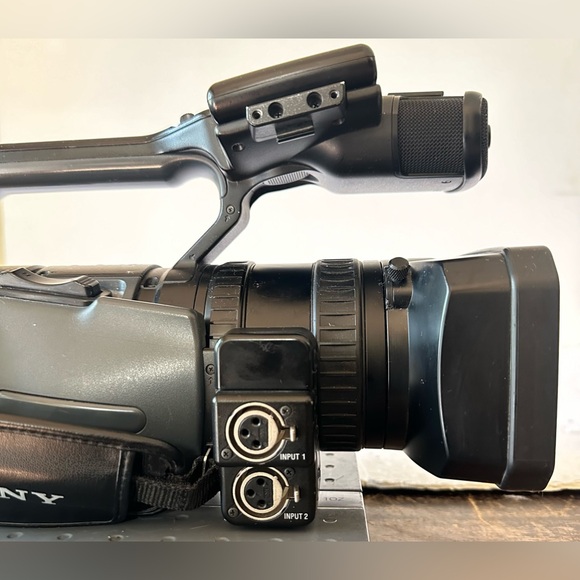 Sony HVR-Z1U 3CCD 1080i HDV Digital HD MiniDVCAM Video Camera Recorder Camcorder - Picture 9 of 17